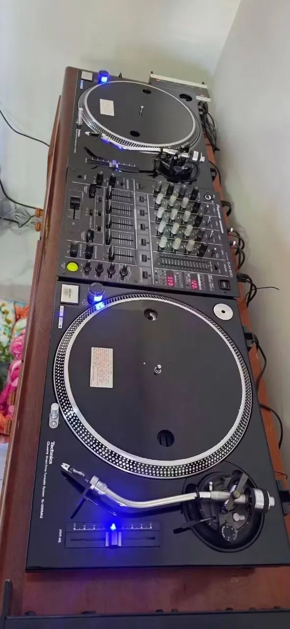 Vendo setup completo para djs - Technics Mk2 com par de ortofon - DJM 600 e Placa Traktor