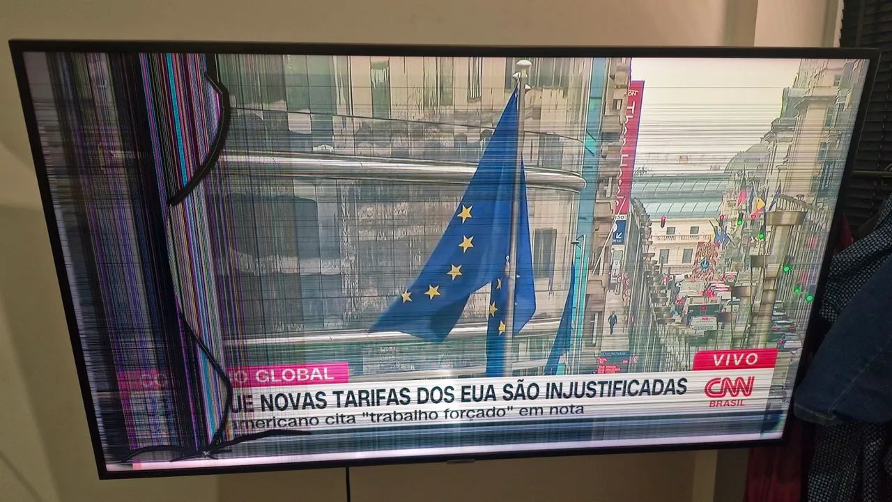 Smart TV 49" Samsung UHD (tela trincada)