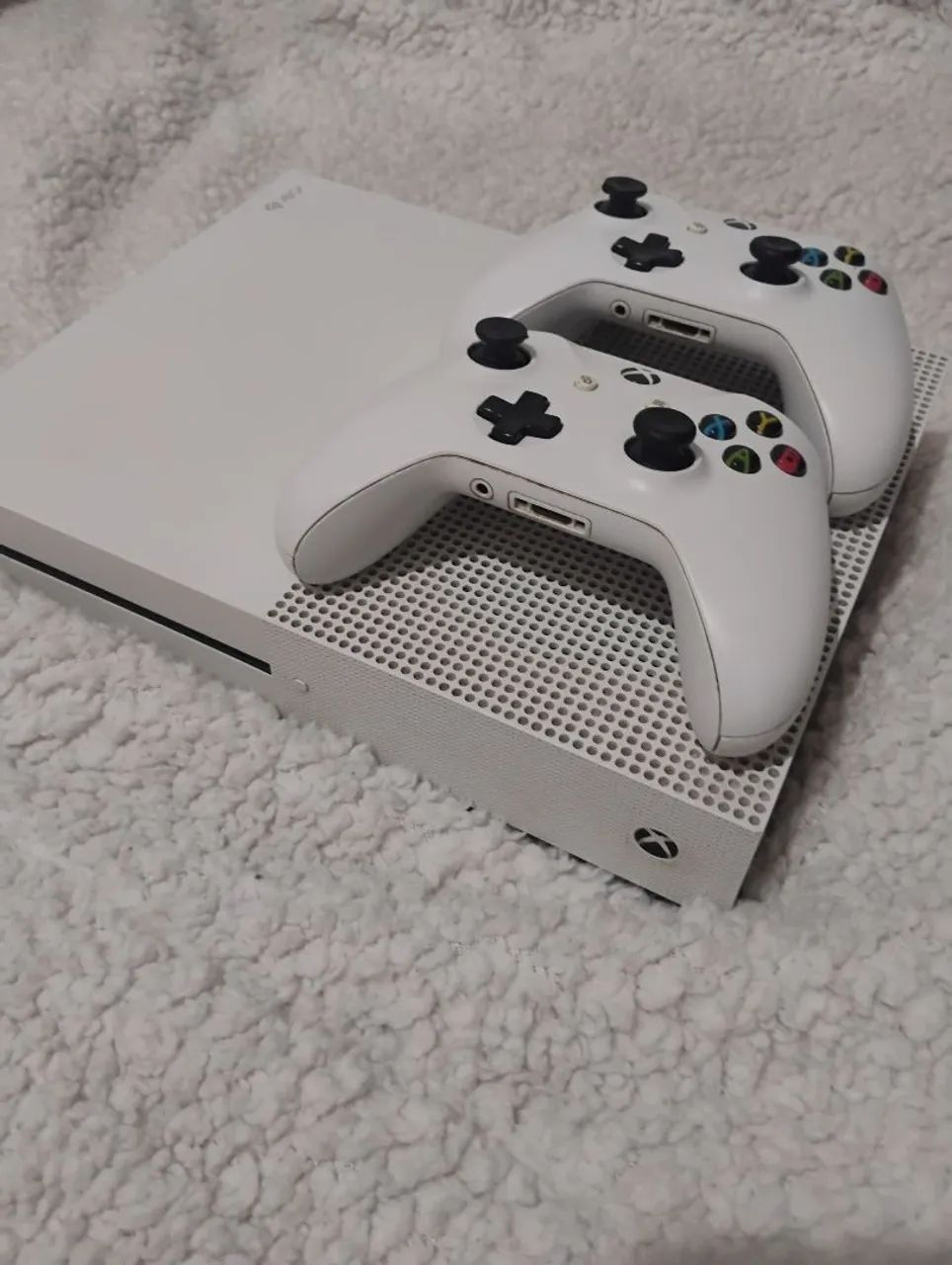 Xbox one S 1tb com dois controles  - Foto 2