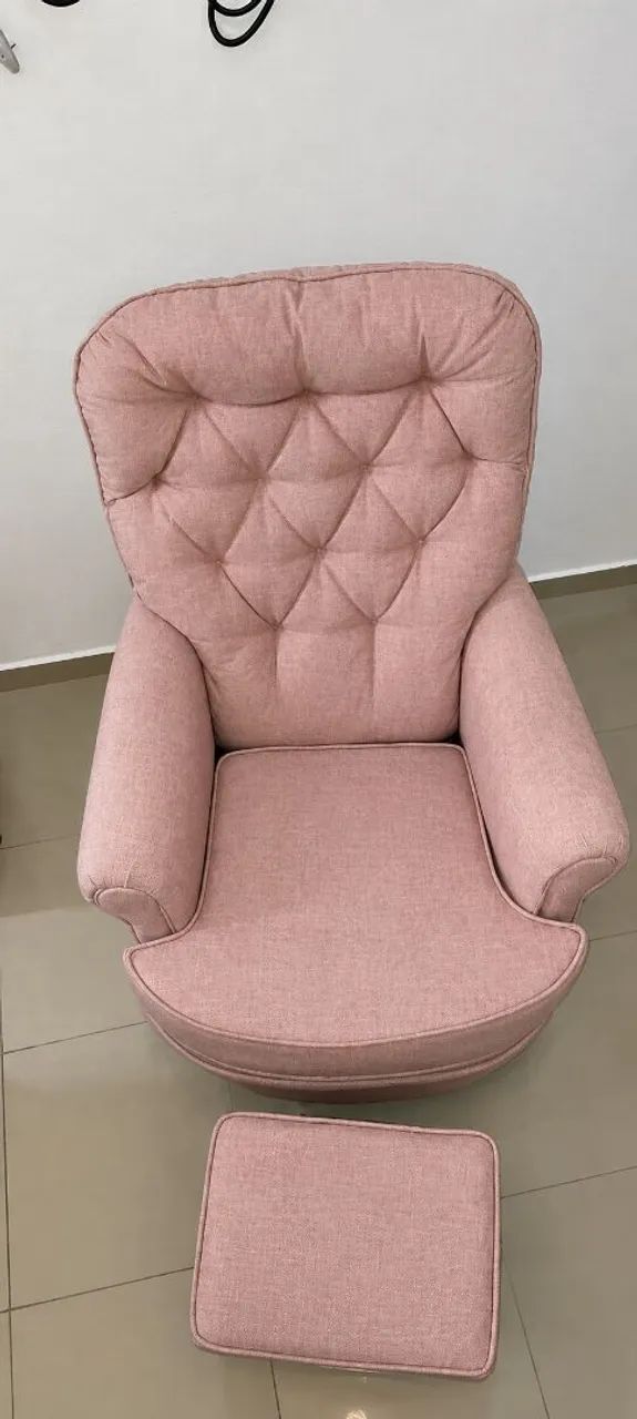 POLTRONA DE AMAMENTAÇÃO COM PUFE R$ 699,00  - Foto 2