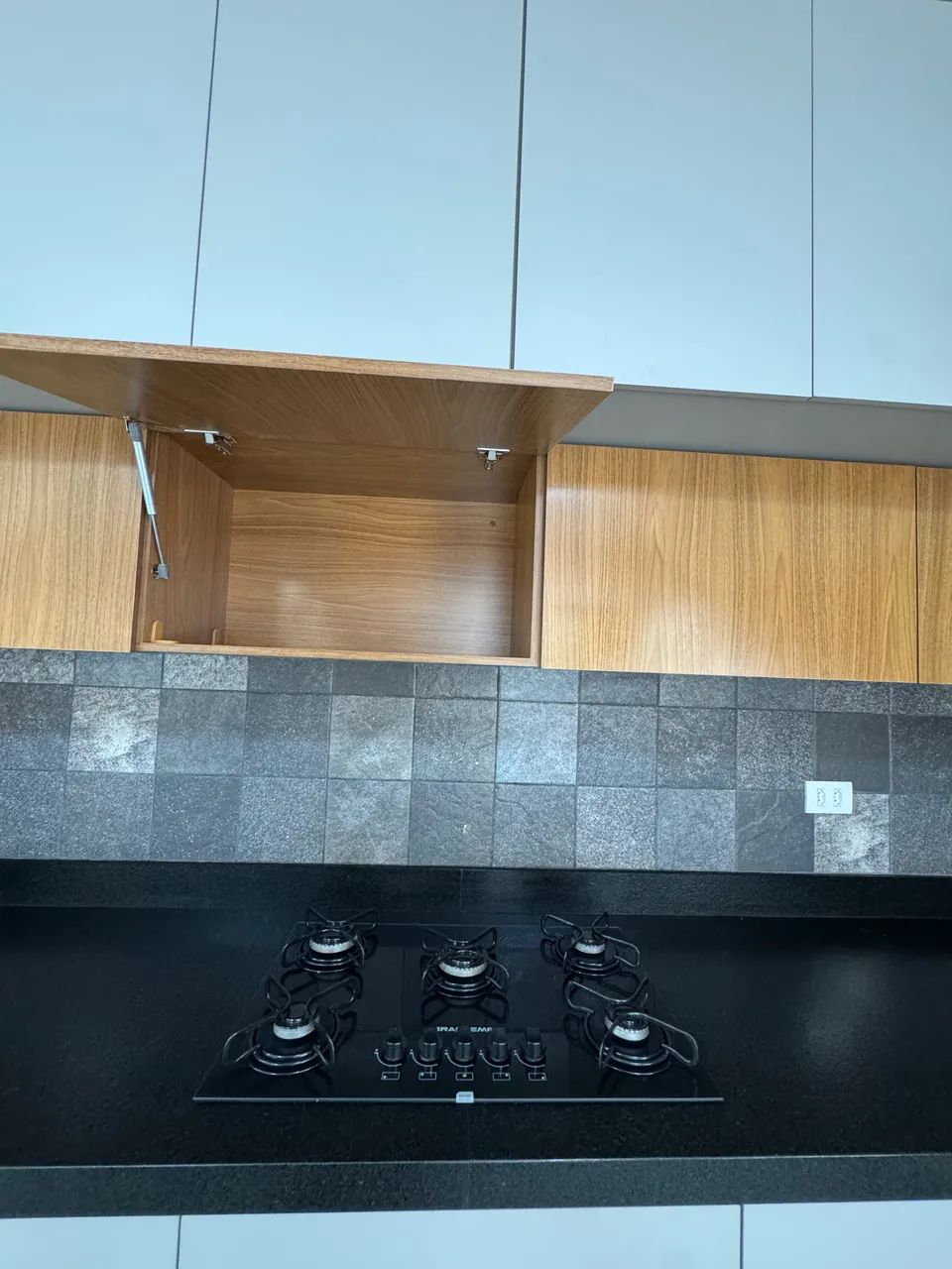 Locação | Casa mobiliada e equipada com piscina aquecida | Bom Jardim, Maringá. - Foto 3