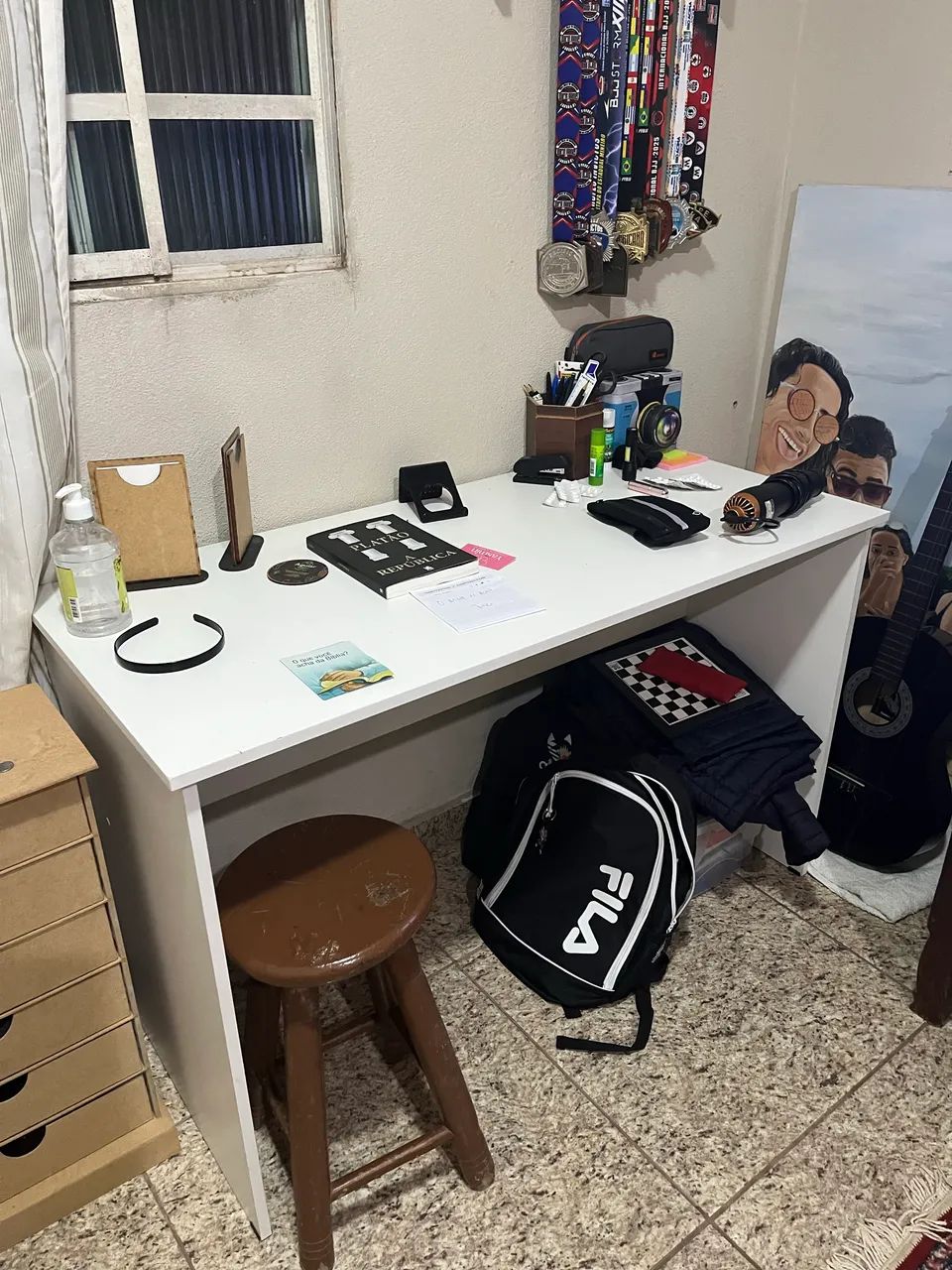 Mesa branca mdf semi nova grande para estudos - Foto 2