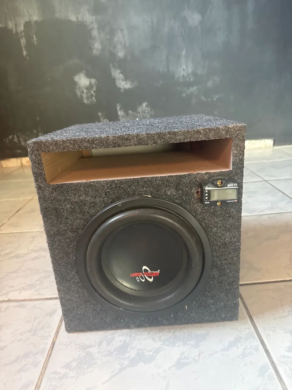 Caixa com subwoofer mais módulo 