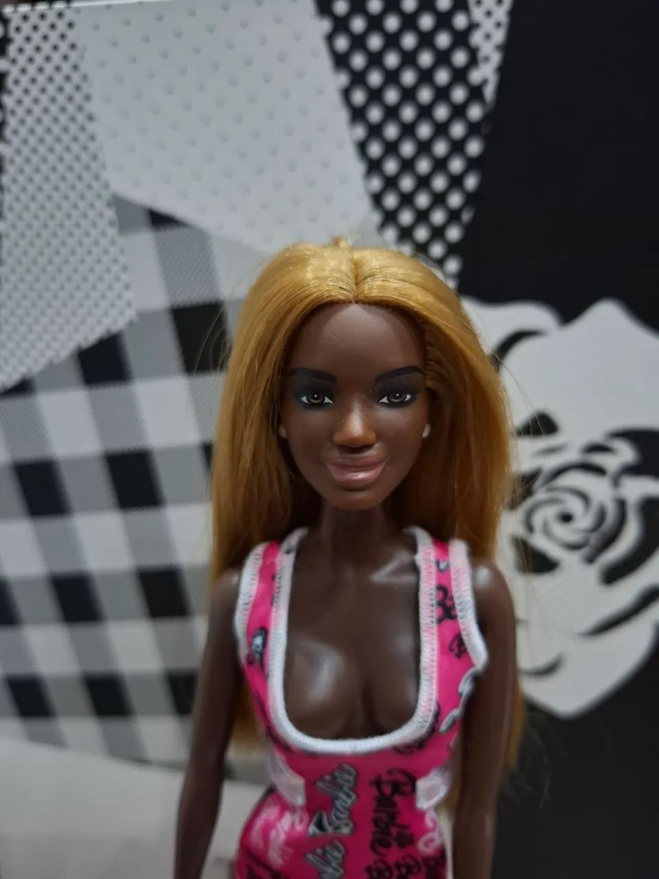 Boneca barbie collector negra - Foto 2