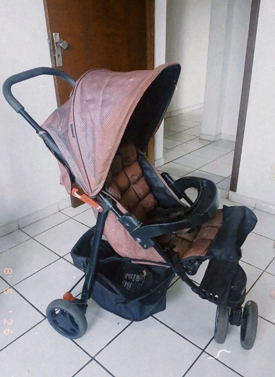 VENDE- SE CARRINHO DE BEBÊ 