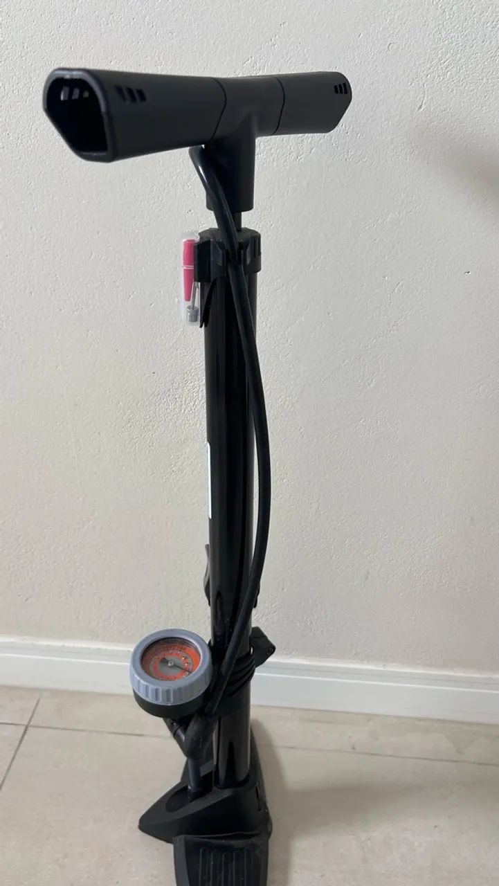Bomba de ar para encher pneus e bolas  - Foto 3