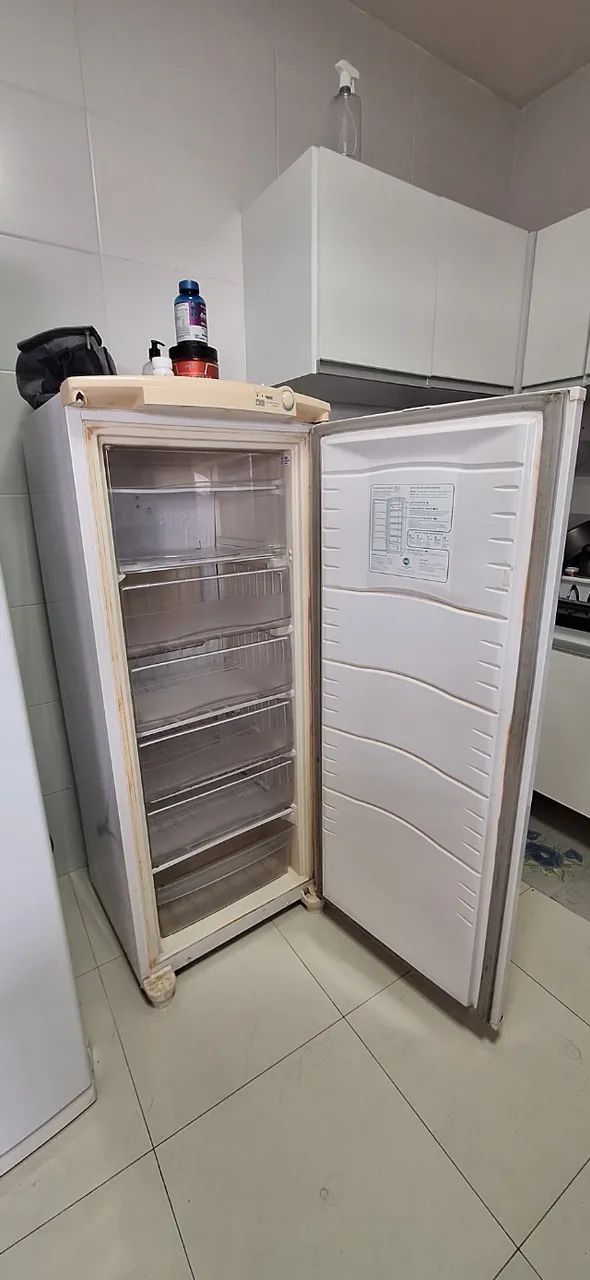 Cama casal, freezer e fogão - Foto 3