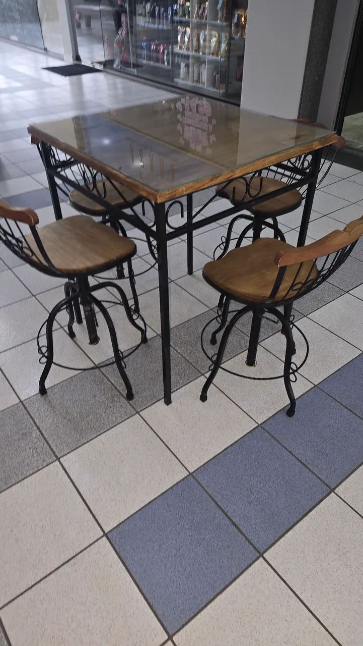 Mesa com cadeiras  - Foto 2