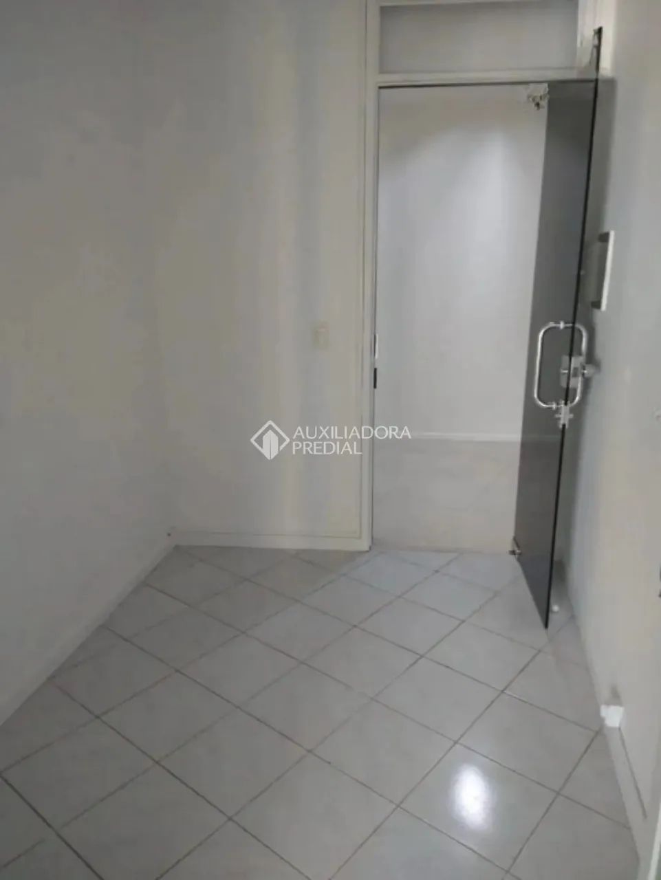 Sala na Avenida Rio Branco.