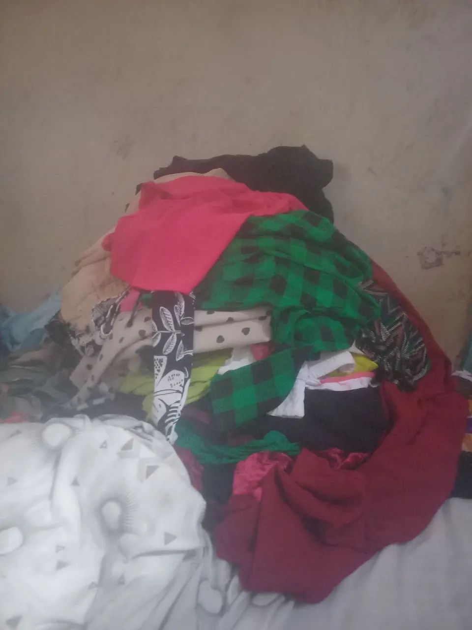 Lote de roupas feminina