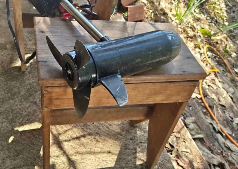 Vendo Canoa 4,5 metros com Carretinha - Foto 2