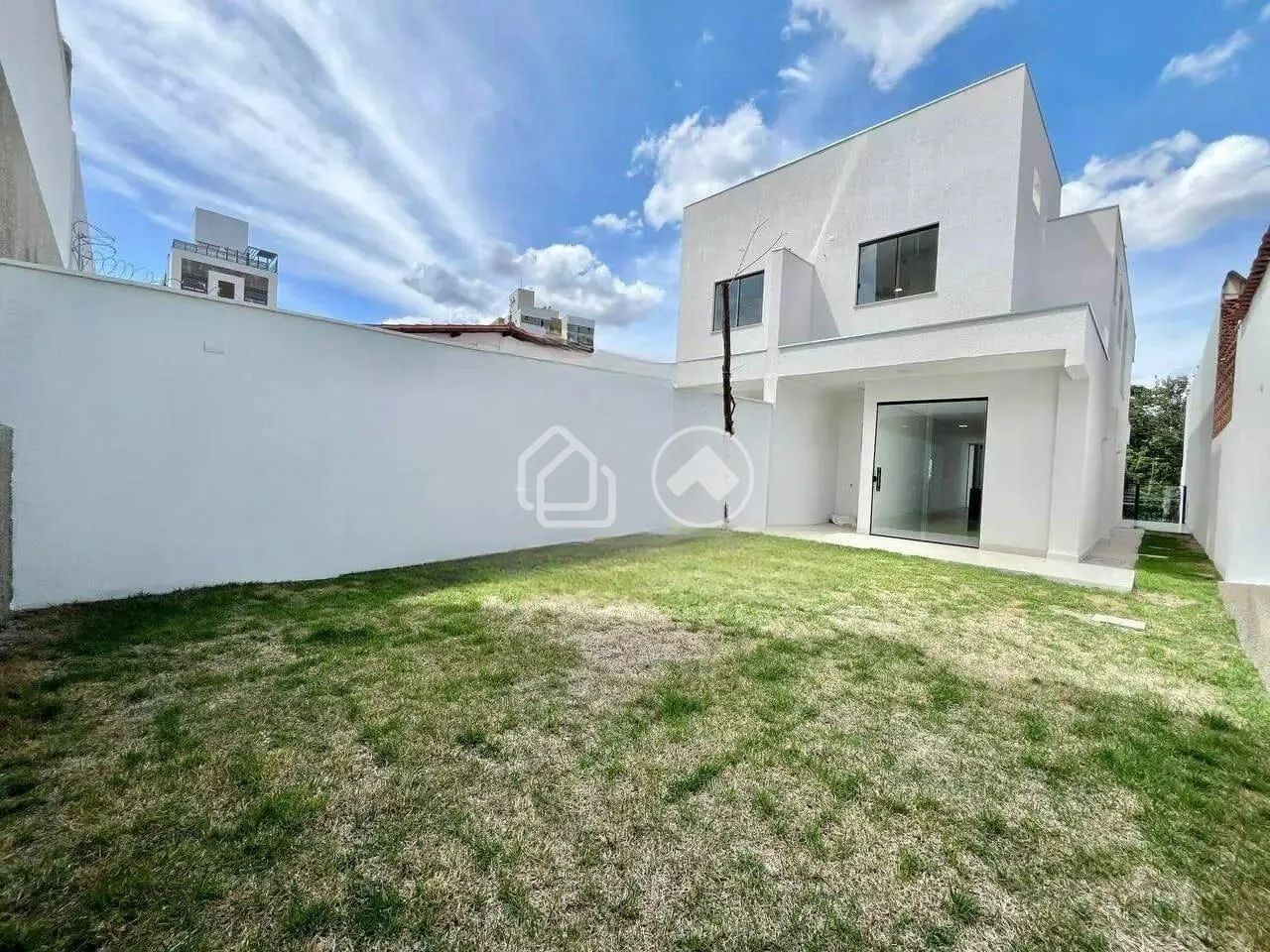 Casa Geminada Triplex de Alto Padrão no Planalto  3 Quartos, 4 Vagas! - Foto 12