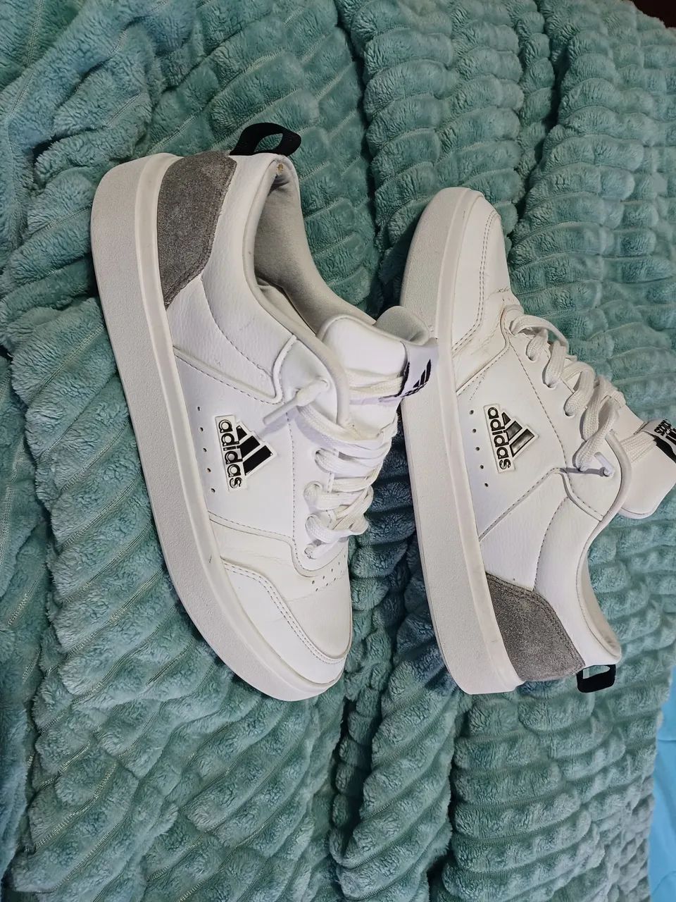Tênis Adidas tamanho 41
