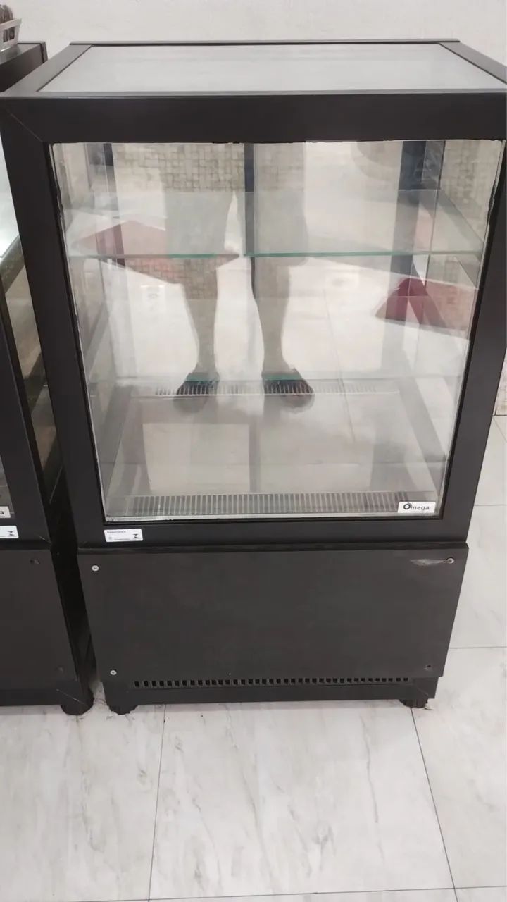 Expositor Refrigerado para Doces e Tortas 