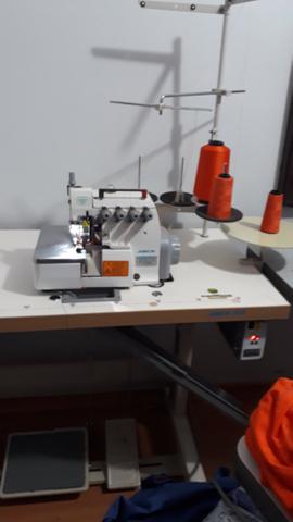 Máquina industrial de costura Overlock