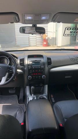 Vendo Kia Sorento Modelo EX2 carro muito novo 2012 - Foto 18