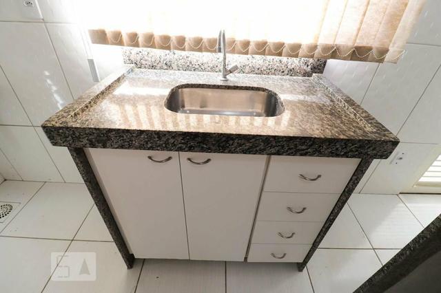 Kitnet Sudoeste 650,00 - Garagem coberta e interfone - Foto 8