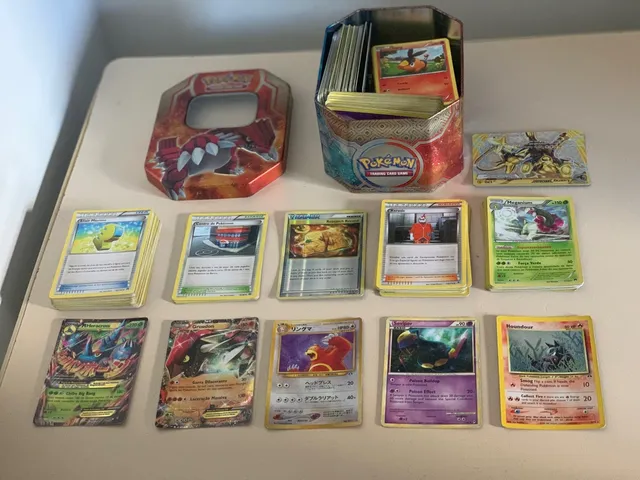 100 Cartas Pokemon Original Sem Repetições + brinde de 05 Cartas Brilhantes  em Promoção na Americanas