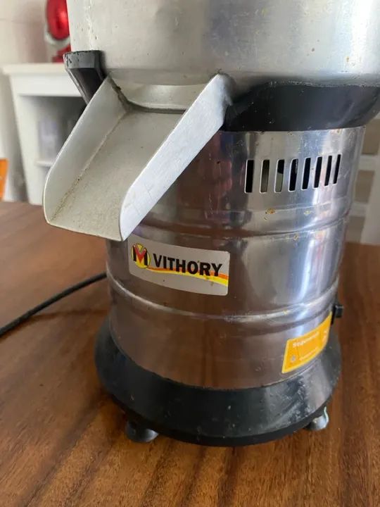Espremedor elétrico Vithory MOD006 industrial 300W 60Hz aço inoxidável 127/220V - Foto 3