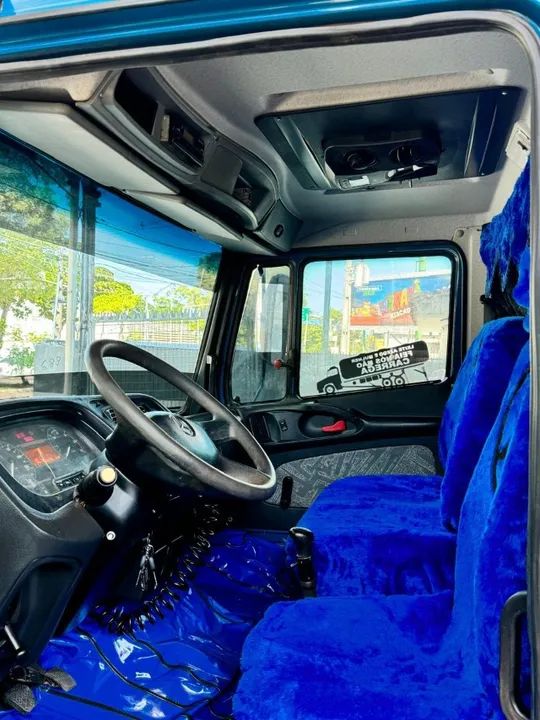 Mercedes Benz Atron 2324 ano 2014 no chassi - Foto 9