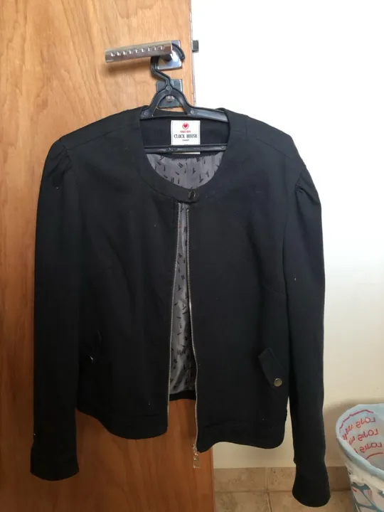 Jaqueta preta P zíper 95,00