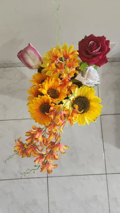 Vaso em MDF preto, com flores artificiais - Foto 3