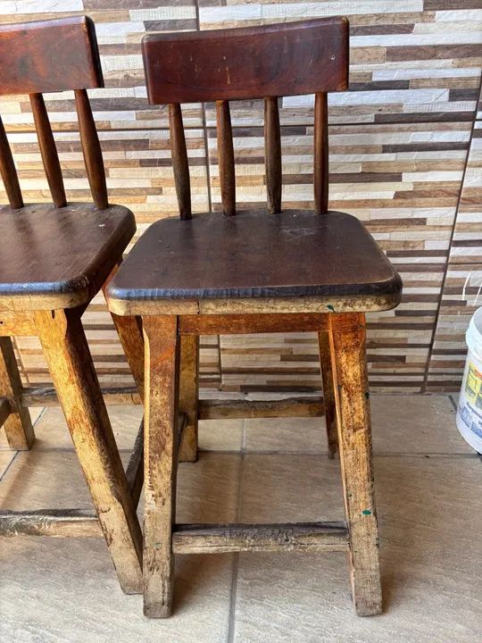 Cadeiras de madeira para área externa