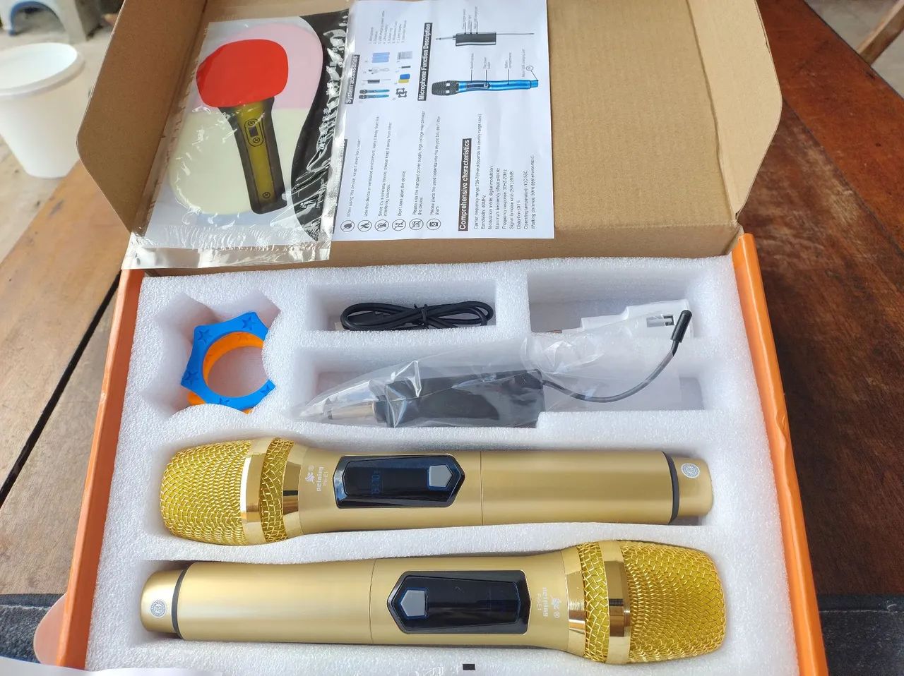 Microfone sem fio recarregável Dourado. - Foto 2