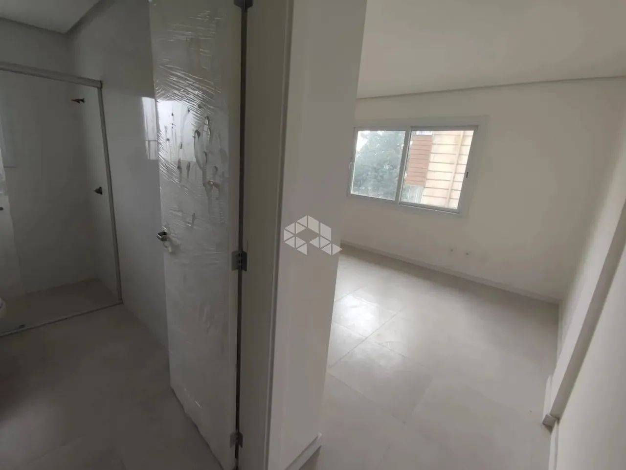 Apartamento novo, 02 suítes com 125m² privativos, 2 vagas no Centro de Gramado. - Foto 2