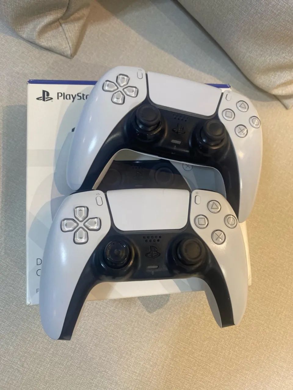 2 Controles PS5 Originais + 1 Caixa - R$ 220 no Pix ou Dinheiro