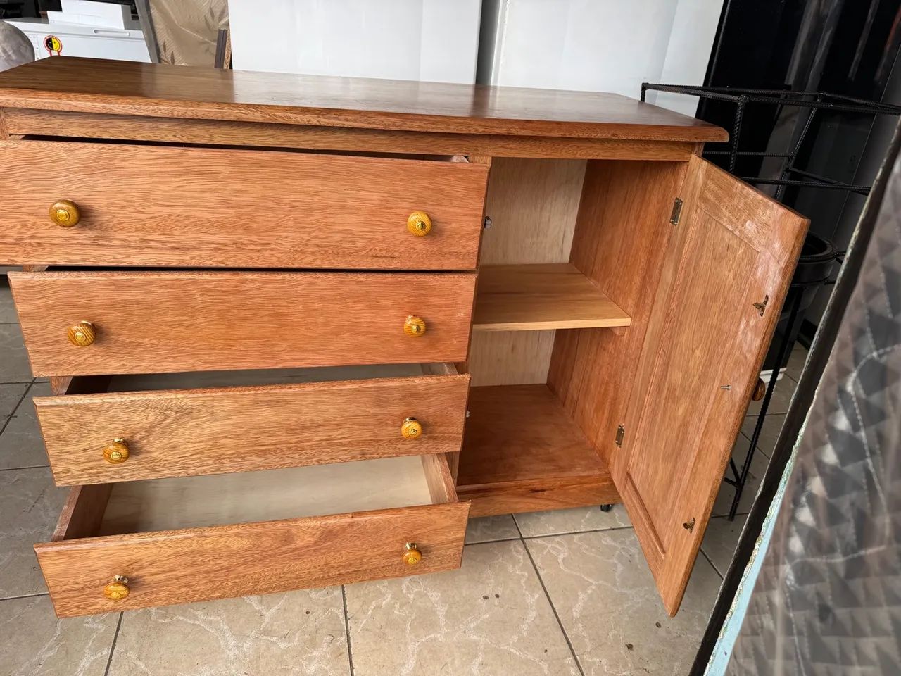 Cômoda de madeira  - Foto 2