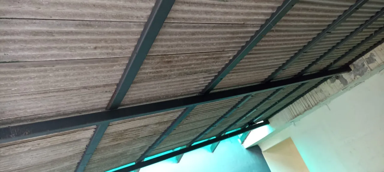 Telhas e vigas para Estrutura
