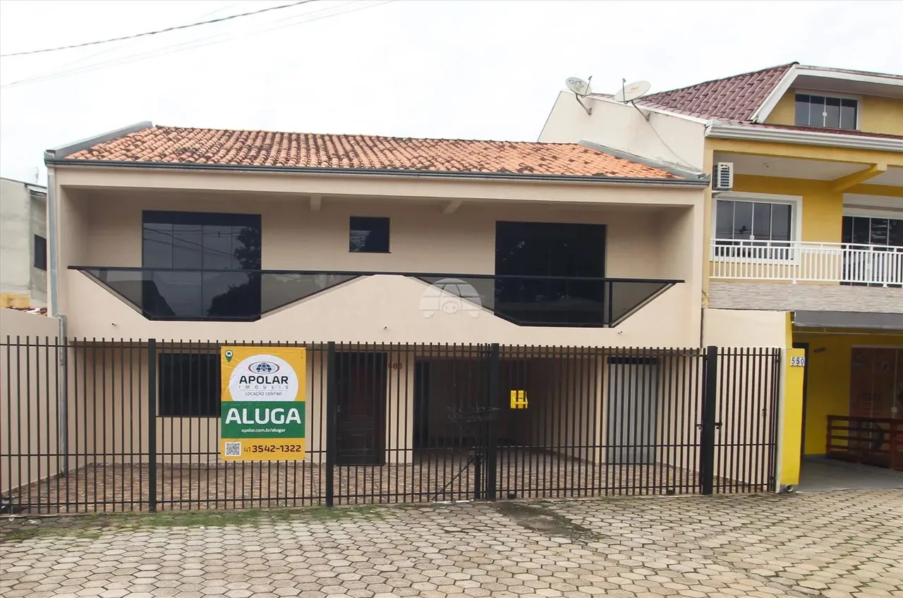 Sobrado para venda possui 180 metros quadrados com 4 quartos em Sítio Cercado - Curitiba -