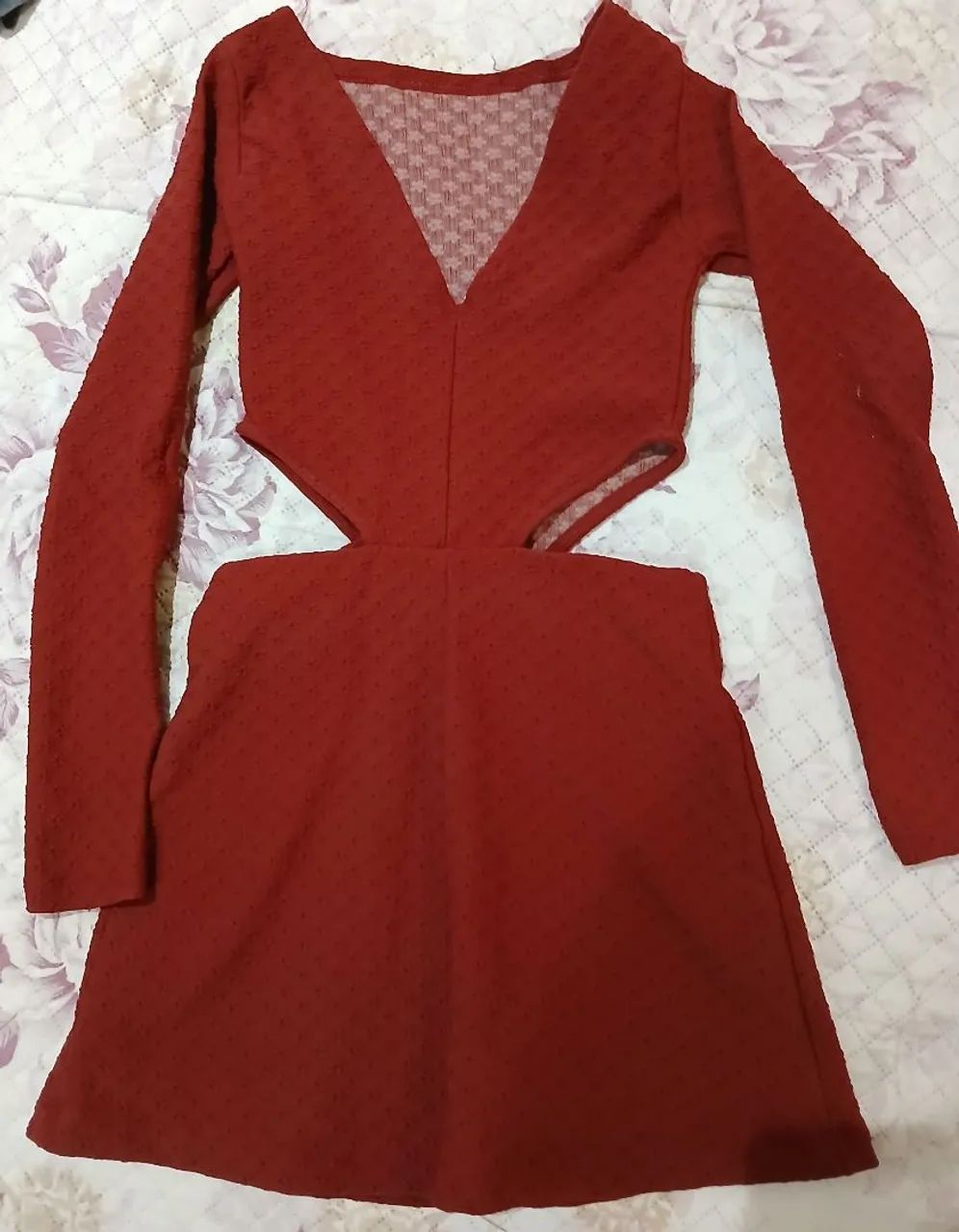 Vestido Vermelho com Detalhes, nunca usado 