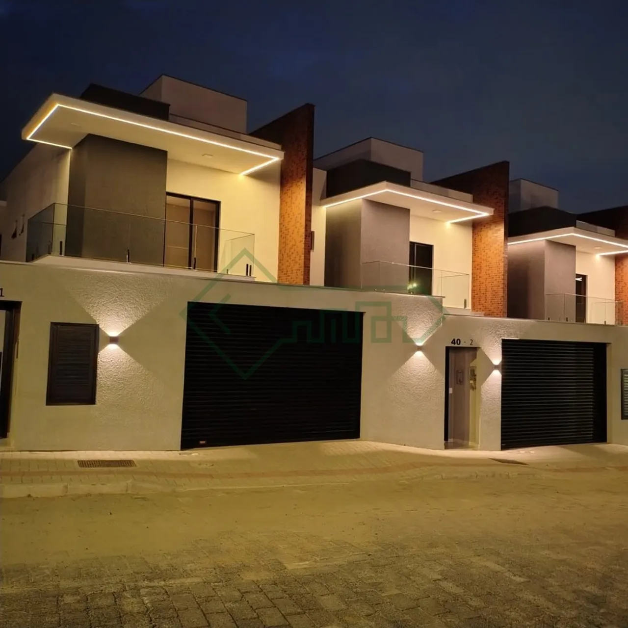 LINDO SOBRADO DE ESQUINA NO AMÉRICA | 3 SUÍTES | 2 VAGAS COBERTAS | PISCINA COM DECK
