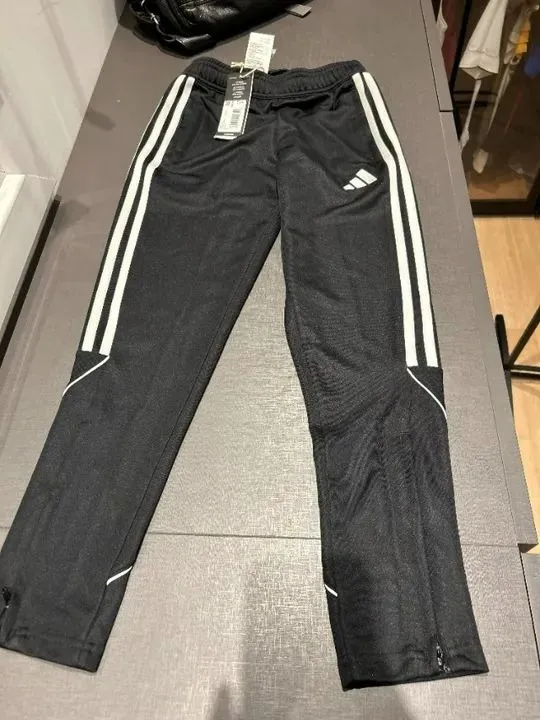 Calça adidas estilosa comprada na adidas mesmo ( com etiqueta)