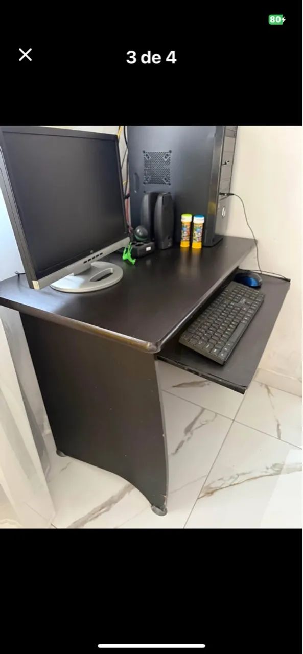 Mesa de escritório com suporte para teclado