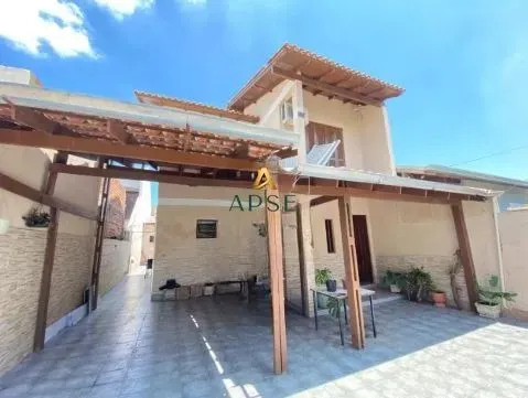 Sobrado à venda com piscina, 3 dormitórios/1suíte, Bairro Pitangueiras-Canoas/RS