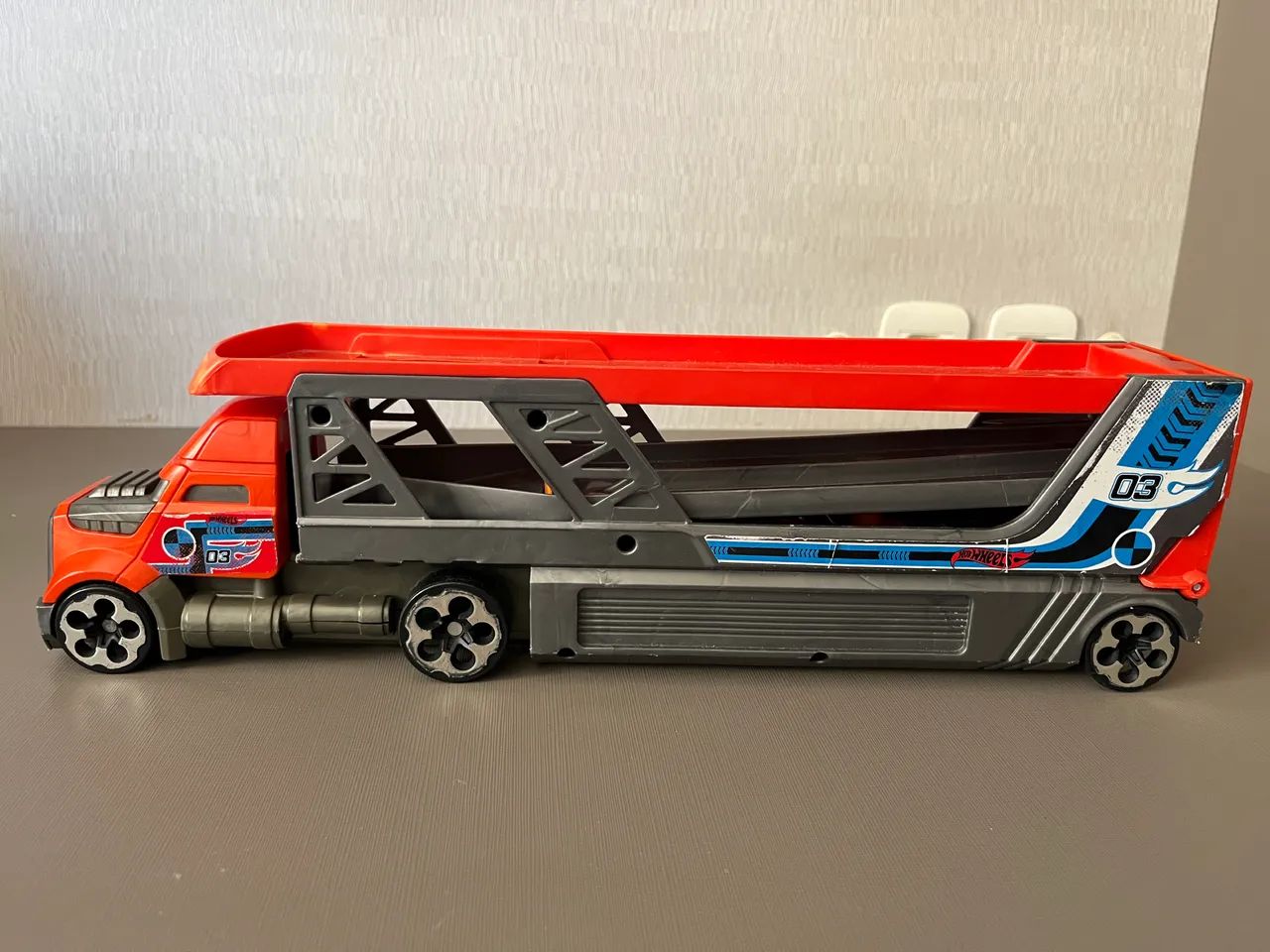 Caminhão Hotwheels - lança carros