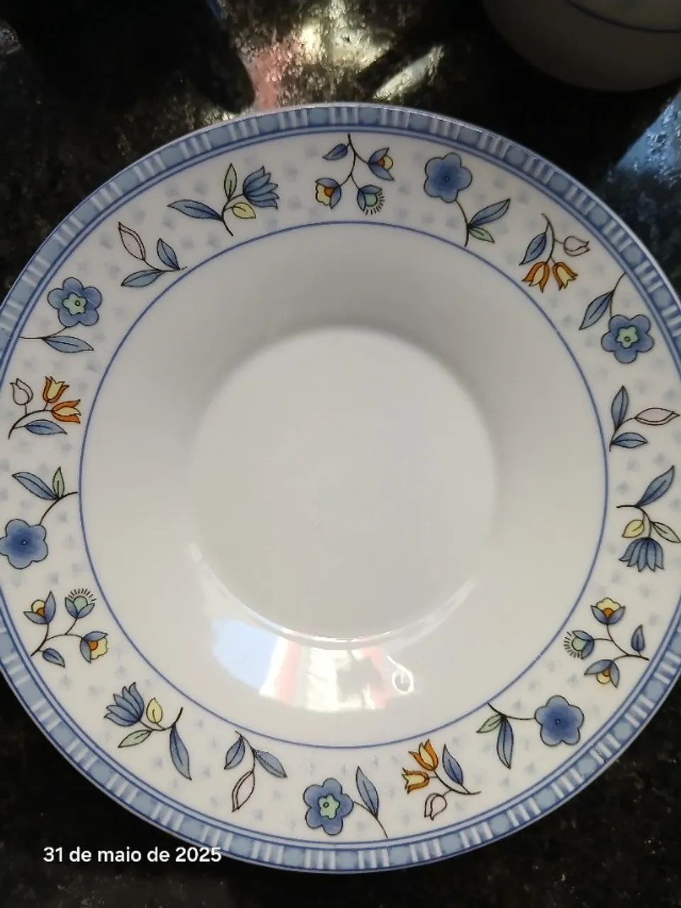 Conjunto de 6 xícaras com píres em porcelana - Foto 3