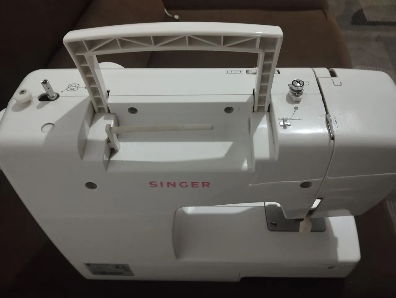 Máquina de Costura Singer - Ótima para Iniciantes - Foto 5