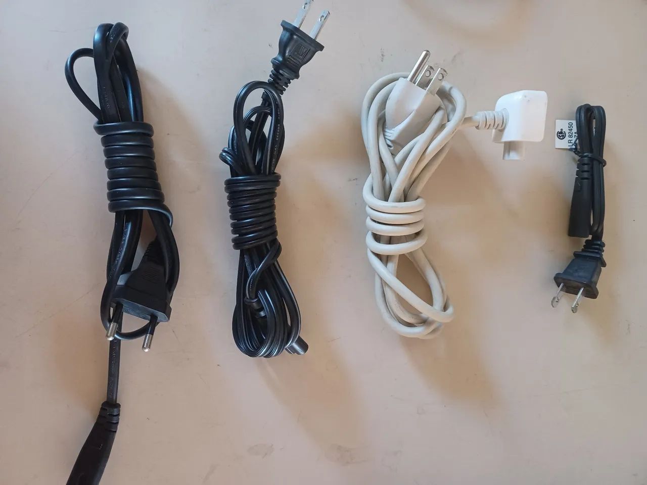 7 CABOS DE ENERGIA ELÉTRICA TODOS POR 20 REAIS NOVOS BARATO DESAPEGO  - Foto 2