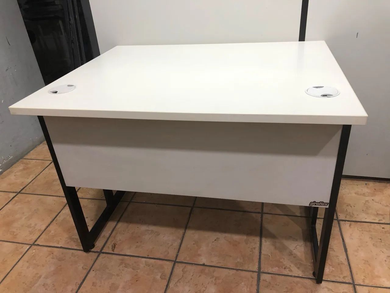 Mesa para escritório Giroflex 