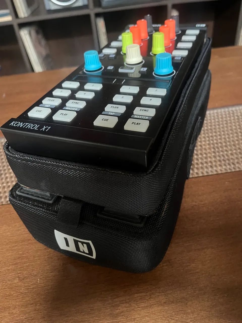 Controladora DJ Traktor Kontrol X1 MK2 - Equipamentos e