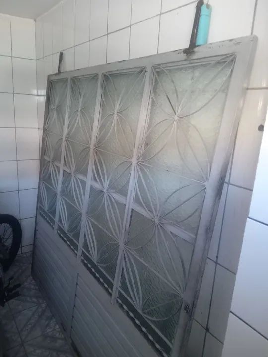 Porta de vidro com detalhes em ferro - Foto 3