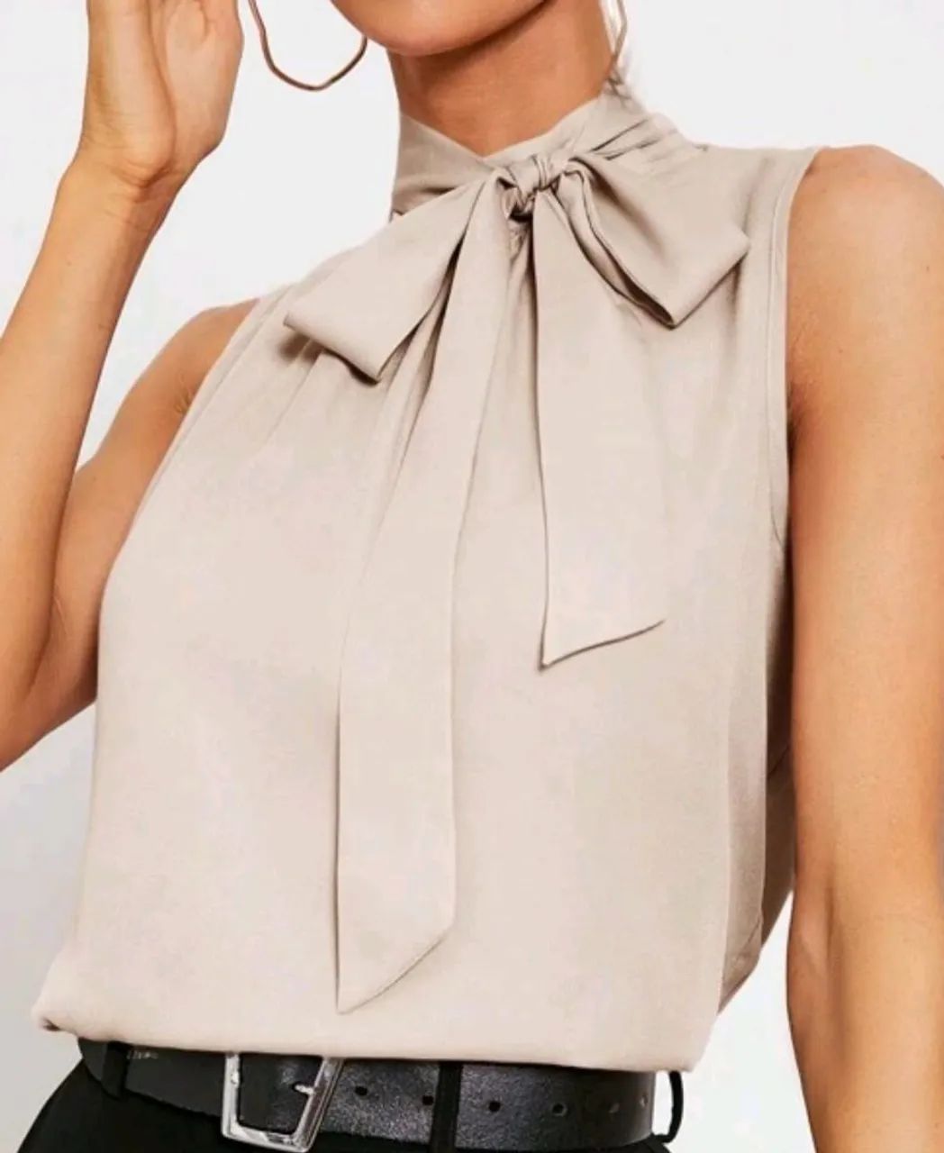Blusa Feminina com Laço no pescoço.