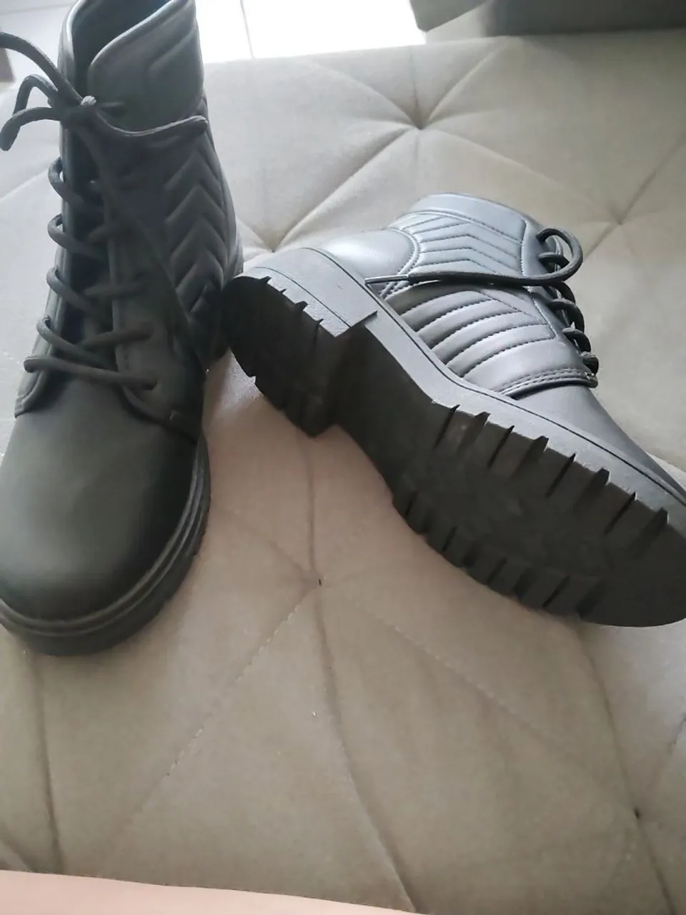 Bota feminina preta estilosa dakota