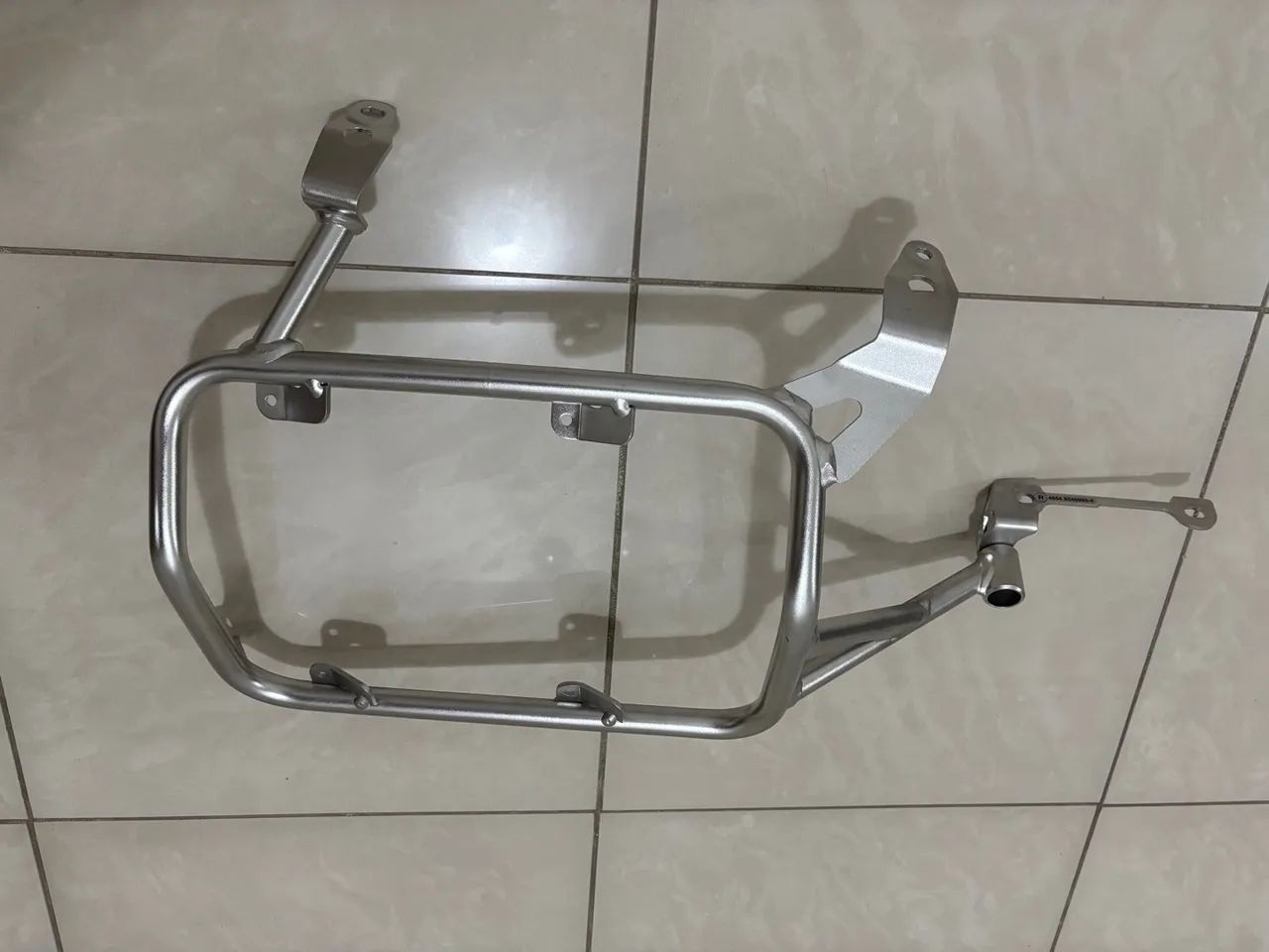 Suporte Lateral Original, novo e completo Bau Bmw 1200 1250 Adventure - Foto 4