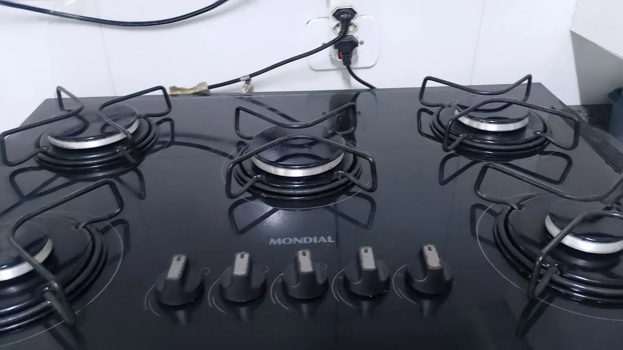 Cooktop Mondial 5 Bocas Preto mesa de vidro