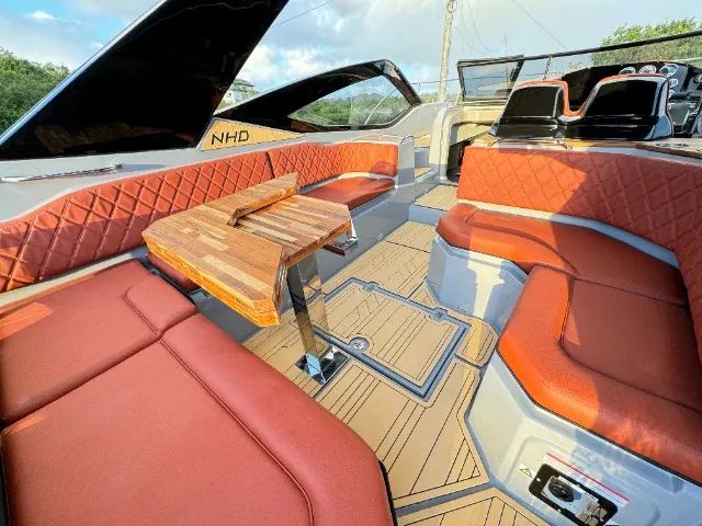 Lancha NHD 340 (32.5 nomenclatura internacional) com parelha popa Mercury 250hp 4T - Zero - Foto 12